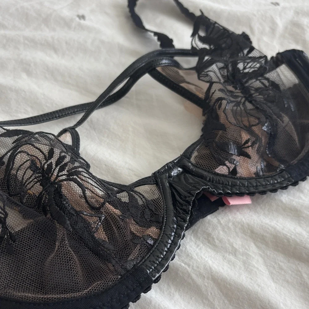 Agent Provocateur Black Floral Lace Bra 36B Scallop Strap Leather Look Detail - Picture 5 of 7